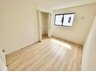 古橋（横屋駅） 1990万円・2090万円 現地写真（寝室） 木目の美しさを際立たせるシンプルデザインの建具を使用しています。