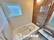 平町（川越富洲原駅） 3498万円 現地写真（浴室） 浴室暖房乾燥機付き。１坪タイプで広々です。