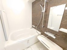 中古マンション　リバティタウン宮竹壱番館 浴室：新品の浴室です。パネルは落ち着いたブラウン色を採用しました。