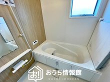 南若松町（千代崎駅） 1900万円 現地写真（浴室）　　　 浴室暖房乾燥機付き。１坪タイプで広々です。