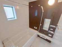 小古曽東３（内部駅） 2280万円・2380万円 現地写真（浴室） 浴室暖房乾燥機付き。１坪タイプで広々です。