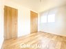 中山町（菖蒲池駅） 3580万円 現地写真（寝室） 木目の美しさを際立たせるシンプルデザインの建具を使用しています。
