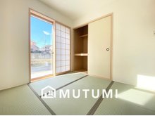 FIRST TOWN　奈良市四条大路　第７期　全４邸　【一戸建て】 現地写真（和室） 大壁仕様の新和室。くつろぎの空間です。
