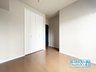 レジオン東大阪 洋室は全居室壁紙と床がリフォーム済となっております♪ これからお住まいされる方ですぐに入居して生活することができますので便利ですね♪ 壁紙の汚れや床のキズなどが気になりませんので良いですね☆