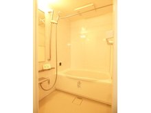 サザンスクエア加古川 【浴室（現地）】システムバスルーム新調♪雨の日のお洗濯にも大活躍な浴室乾燥機付き♪ぜひ現地でたくさんの魅力をたっぷり楽しくご体感ください♪楽しく見学はいかが♪どうぞお気軽に♪