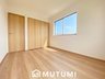 園部町横田２号 2090万円・2290万円 現地写真（寝室） 木目の美しさを際立たせるシンプルデザインの建具を使用しています。
