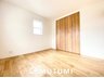 龍田西５（新王寺駅） 2480万円 現地写真（洋室） 木目の美しさを際立たせるシンプルデザインの建具を使用しています。