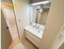 ユニーブル東二見 新調済みのシャワー付洗面化粧台♪ 明るく清潔感があり、水回りも綺麗に片付く収納つき！