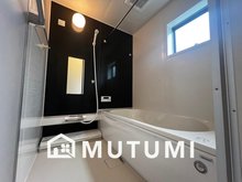 Livele　Garden.S　奈良市東紀寺町　全３邸　【一戸建て】 現地写真（浴室） 浴室暖房乾燥機付き。１坪タイプで広々です。