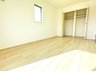 尾上町池田（浜の宮駅） 2680万円 現地写真（寝室） 木目の美しさを際立たせるシンプルデザインの建具を使用しています。