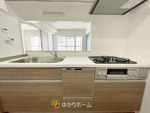 ファミール北大阪リバーサイド システムキッチン新調！開放感のあるカウンターキッチンでお料理が更に楽しくなります！食器洗い乾燥機付きでお料理後の後片付けも楽ラクです！