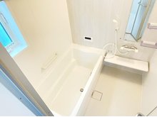 二見町福里（土山駅） 2980万円～3080万円 現地写真（浴室） 浴室暖房乾燥機付き。１坪タイプで広々です。