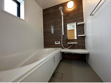 大字鍵（石見駅） 2480万円 現地写真（浴室） 浴室暖房乾燥機付き。１坪タイプで広々です。
