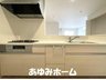 西冠３（高槻市駅） 3830万円 【キッチン写真】 人造大理石のシステムキッチンはお掃除もしやすく、手入れが簡単です！