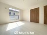 みささぎ台（築山駅） 3990万円 現地写真（寝室） 木目の美しさを際立たせるシンプルデザインの建具を使用しています。