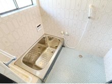 飾磨区中島（飾磨駅） 2180万円 現地写真（浴室） 老後の事にも配慮した設計、ゆったりできる浴室です。