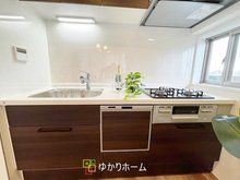 エスリード菅原東公園 システムキッチン新調！ピカピカのキッチンで気持ち良くお料理して頂けます！食器洗い乾燥機付きでお料理後の後片付けも楽ラクです！