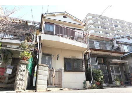 江端町 550万円 閑静な住宅街にある2階建て住宅です♪収益物件としてもオススメです♪