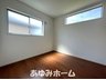 新堂３（茨木市駅） 3998万円 【洋室写真】 ４．５帖の洋室は子供部屋、テレワークなど用途多彩にお使いいただけます。