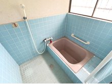 的形町的形（的形駅） 1000万円 現地写真（浴室） 老後の事にも配慮した設計、ゆったりできる浴室です。