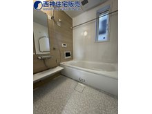 桃山台１ 3680万円 浴室でございます。小窓ございますので通気・換気良好です。清潔な空間を保っていただけます。現地（2024年3月29日）撮影