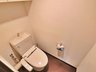 エスリード八尾北本町 ◆清潔感のあるシンプルなデザインの温水洗浄便座付きトイレ ◆白で統一された空間で、清潔な印象を与えてくれます。