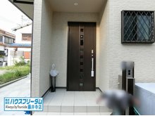 一津屋５（恵我ノ荘駅） 2680万円 玄関には、収納力のあるシューズボックスが備わっています。