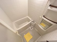 平野加美グランドハイツ弐号棟 浴室は前面コーティング塗装しており、換気扇の取替も行っております♪