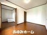 田井町（香里園駅） 2480万円 ■２F洋室写真■ 洋室には大きな収納が3帖分もあり大容量のお荷物など収納できます♪