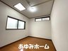 田井町（香里園駅） 2480万円 ■２Ｆ洋室写真■ 洋室には天窓・お部屋には窓が２つあり、大変明るい洋室になっています♪