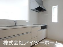 山田町（大和小泉駅） 2180万円 インテリア性に優れた人造大理石カウンターは肌触りがよく、耐久性があり、清掃性にも優れています♪