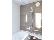 山田町（大和小泉駅） 2180万円 広々1坪サイズの浴室には水はけの良いカビ発生を軽減できるクリーン床仕様！浴槽は環境に優しい節水タイプ♪