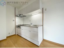 ブロードコースト須磨 ◆壁付けキッチン♪お部屋のスペースを有効活用できますね♪