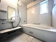 帝塚山１（富雄駅） 2980万円 現地写真（浴室） 浴室暖房乾燥機付き。１坪タイプで広々です。