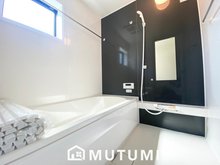 Livele　Garden.S　大和高田市曽大根　第４期　全２邸　【一戸建て】 現地写真（浴室） 浴室暖房乾燥機付き。１坪タイプで広々です。