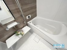 若江岩田スカイハイツ 浴室はリフォーム済となっております♪ 浴室乾燥機が付いておりますので、梅雨の時期、洗濯物を乾かす他 冬場のお風呂場の温めなどにお使い頂けますので便利です♪ 毎日お風呂が楽しみになりそうですね♪
