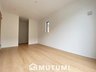 日之出東本町（大和高田駅） 2280万円 現地写真（寝室） 木目の美しさを際立たせるシンプルデザインの建具を使用しています。