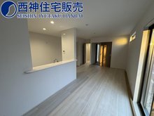 桃山台６ 3880万円 LDK15.5帖になります。長方形型で家具の配置が大変しやすいです。現地（2024年3月2日）撮影