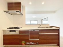 千里山田B・C住宅A4棟 システムキッチン新調！開放感のあるカウンターキッチンでお料理が更に楽しくなります！食器洗い乾燥機付きでお料理後の後片付けも楽ラクです！