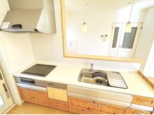 北今宿３（播磨高岡駅） 2480万円 現地写真（キッチン） 機能的で大容量の収納付きで家事がしやすい。