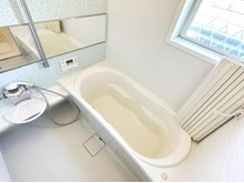 北今宿３（播磨高岡駅） 2480万円 現地写真（浴室） 老後の事にも配慮した設計、ゆったりできる浴室です。