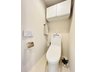東急ドエル奈良パークビレッジ８号棟 トイレは温水洗浄便座となっています。収納スペースが嬉しいです♪