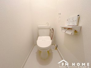 ウィンザーハイム難波 ■現地トイレ写真■ ウォシュレット付トイレ♪ 日々のお掃除も楽にできます！