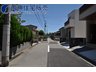 神陵台９ 3480万円 前面道路は幅員約6ｍとゆったりしております。学校は「長坂小学校」「長坂中学校」のエリアです。どちらも徒歩約10分程の距離で通学にも便利な立地です♪現地（2023年8月4日）撮影