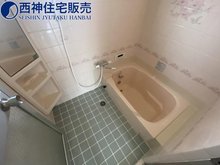 玉津町今津 1590万円 浴室になります。小窓付きで換気良好です。現地（2024年4月8日）撮影