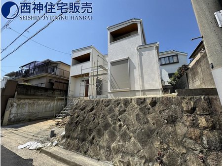 青山台１（塩屋駅） 4580万円 中庭付きのお家で気持ちよくお過ごし頂けます♪現地（2024年4月12日）撮影