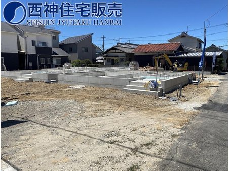 平岡町新在家（東加古川駅） 3180万円 お車は2台駐車していただけます。現地（2023年8月5日）撮影