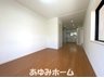 新堂３（茨木市駅） 2570万円 【リビング写真】 窓が多いので風通しがよく明るいお家です♪