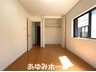 新堂３（茨木市駅） 2570万円 【２階洋室写真】 約６帖の洋室です♪窓が２面ありとても明るいです♪