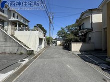舞子坂２ 1980万円 南向き3LDKのお家です。2階バルコニーから明石海峡大橋が望めます。現地（2024年4月25日）撮影